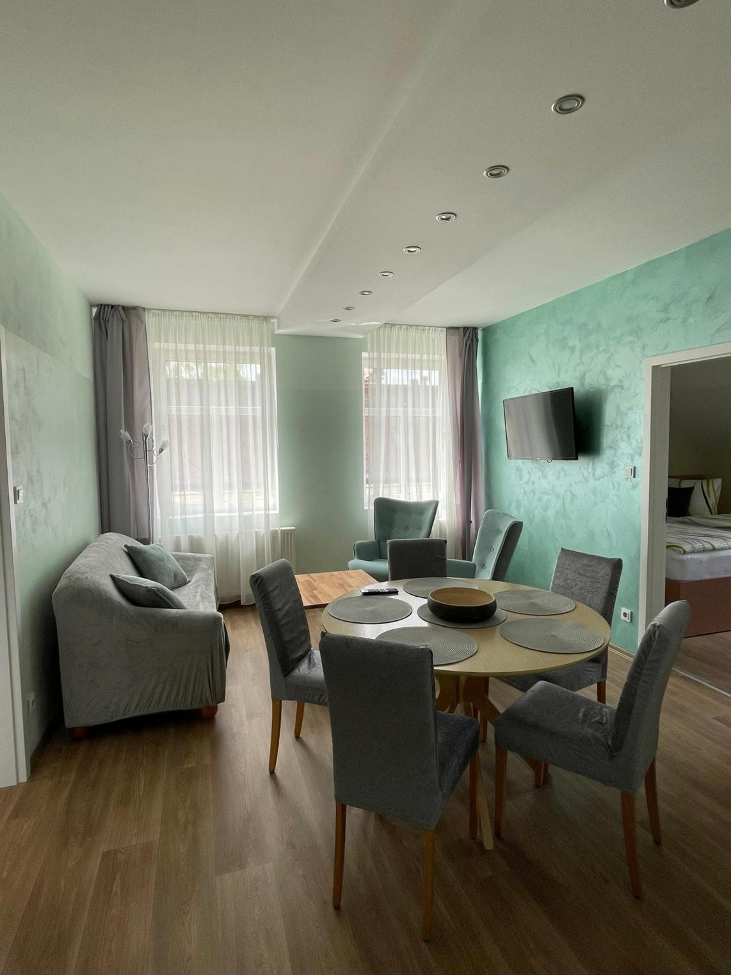 Apartmany Jasmin Ліберець Екстер'єр фото